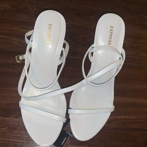 5/$25 Express white high heel loop toe sandal Size 10 NWT white